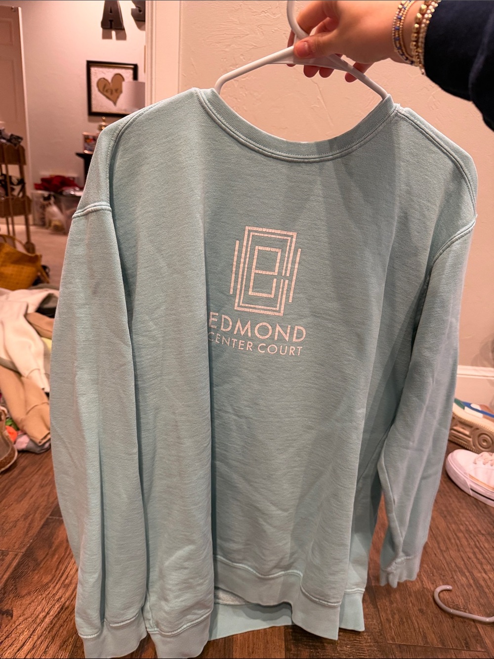 Center Court Men's Light Aqua Crewneck Sweatshirt